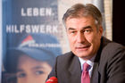 (c) fotodienst / Anna Rauchenberger - Wien, am 10.11.2009 - Das Hilfswerk Austria hat es sich zur Aufgabe gemacht, durch nachhaltige Projekte Hilfe zur Selbsthilfe in den ärmsten Ländern der Welt zu leisten. Das neue Spendenkonzept heißt 'Aktie Leben'. FOTO: Mag. Friedrich Mostböck, Leiter Research, Erste Group