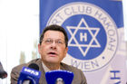 (c) fotodienst / Anna Rauchenberger - Wien, am 06.11.2009 - Der jüdische Traditionsclub 'S.C. HAKOAH', vor dem Zweiten Weltkrieg mitgliederstärkster Allround-Sportverein der Welt, feiert sein 100-jähriges Bestehen. In seiner Geschichte spiegelt sich nicht nur Wiener Sportgeschichte, sondern auch die Geschichte der Jüdischen Gemeinde Wiens im 20. Jahrhundert. Das Jubiläum wird mit einer Gala-Veranstaltung im neuen Sport & Freizeitzentrum begangen. Im Pressegespräch wird u.a. das neue Buch '100 Jahre HAKOAH 1909-2009' präsentiert. FOTO: Univ.Prof. Dr. Paul Haber, Präsident des S. C. HAKOAH