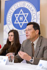 (c) fotodienst / Anna Rauchenberger - Wien, am 06.11.2009 - Der jüdische Traditionsclub 'S.C. HAKOAH', vor dem Zweiten Weltkrieg mitgliederstärkster Allround-Sportverein der Welt, feiert sein 100-jähriges Bestehen. In seiner Geschichte spiegelt sich nicht nur Wiener Sportgeschichte, sondern auch die Geschichte der Jüdischen Gemeinde Wiens im 20. Jahrhundert. Das Jubiläum wird mit einer Gala-Veranstaltung im neuen Sport & Freizeitzentrum begangen. Im Pressegespräch wird u.a. das neue Buch '100 Jahre HAKOAH 1909-2009' präsentiert. FOTO: Univ.Prof. Dr. Paul Haber, Präsident des S. C. HAKOAH