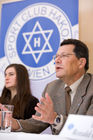 (c) fotodienst / Anna Rauchenberger - Wien, am 06.11.2009 - Der jüdische Traditionsclub 'S.C. HAKOAH', vor dem Zweiten Weltkrieg mitgliederstärkster Allround-Sportverein der Welt, feiert sein 100-jähriges Bestehen. In seiner Geschichte spiegelt sich nicht nur Wiener Sportgeschichte, sondern auch die Geschichte der Jüdischen Gemeinde Wiens im 20. Jahrhundert. Das Jubiläum wird mit einer Gala-Veranstaltung im neuen Sport & Freizeitzentrum begangen. Im Pressegespräch wird u.a. das neue Buch '100 Jahre HAKOAH 1909-2009' präsentiert. FOTO: Univ.Prof. Dr. Paul Haber, Präsident des S. C. HAKOAH