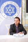 (c) fotodienst / Anna Rauchenberger - Wien, am 06.11.2009 - Der jüdische Traditionsclub 'S.C. HAKOAH', vor dem Zweiten Weltkrieg mitgliederstärkster Allround-Sportverein der Welt, feiert sein 100-jähriges Bestehen. In seiner Geschichte spiegelt sich nicht nur Wiener Sportgeschichte, sondern auch die Geschichte der Jüdischen Gemeinde Wiens im 20. Jahrhundert. Das Jubiläum wird mit einer Gala-Veranstaltung im neuen Sport & Freizeitzentrum begangen. Im Pressegespräch wird u.a. das neue Buch '100 Jahre HAKOAH 1909-2009' präsentiert. FOTO: Ing. Ronald Gelbard, Geschäftsführer des Sportzentrums