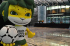 Das FUssballweltmeisterschafts-MAscottchen am FIFA-Hauptsitz in Zürich. The World Cup 2010 Mascotte at the FIFA-Headquarter, which  is located in Zürich.