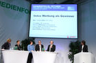 © fotodienst/Katharina Schiffl - Wien 08.10.2009 - Medienmesse 2009 - Telekom Austria Online Day - Online Werbung als Gewinner -Mathias Ehrlich (United Internet Media), Petra Höfer (ORF Enterprise),  Tanja Sourek (Telekom Austria), Euge A. Russ (Vorarlberger Medienhaus), Alexander Mitteräcker (derStandard.at), Wolfgang Blau (ZEIT Online)