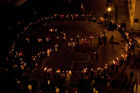 © fotodienst/Katharina Schiffl - Wien 02.10.2009 - 140 Fackeln - Anlässlich des 140. Geburtstags von Mahatma Ghandi und Start des weltweiten Marsches für Frieden und Gewaltfreiheit organisiert die österreichische Organisation 