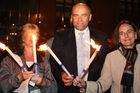© fotodienst/Katharina Schiffl - Wien 02.10.2009 - 140 Fackeln - Anlässlich des 140. Geburtstags von Mahatma Ghandi und Start des weltweiten Marsches für Frieden und Gewaltfreiheit organisiert die österreichische Organisation 