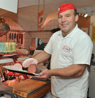 (C)fotodienst/Horst Sommer;In Zeiten von 'Schummelschinken' und Käseimitat stellt man sich zurecht die Frage, was steckt wirklich in den Lebensmitteln die wir täglich essen ? 
Foto: Fleischerei Amon Helmut in der Wienerstrasse, 3350Krems