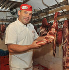 (C)fotodienst/Horst Sommer;In Zeiten von 'Schummelschinken' und Käseimitat stellt man sich zurecht die Frage, was steckt wirklich in den Lebensmitteln die wir täglich essen ? 
Foto: Fleischerei Ellinger Jakob
Obere Landstrasse 
3350 Krems