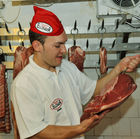 (C)fotodienst/Horst Sommer;In Zeiten von 'Schummelschinken' und Käseimitat stellt man sich zurecht die Frage, was steckt wirklich in den Lebensmitteln die wir täglich essen ? 
Foto: Fleischerei Ellinger Jakob
Obere Landstrasse 
3350 Krems