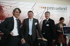 V.l.n.r. pressetext-Marketingchef Dr. Wilfried Seywald, Bertelsmann-Kommunikationschef Mailinger, pressetext-Geschäftsführer Dr. Franz Temmel, Nina Wendorff