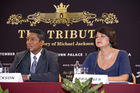 (C) fotodienst/Anna Rauchenberger - Wien 08.09.2009 - Heute fand im Rathaus in Wien die Pressekonferenz zu 'The Tribute In Memory of Michale Jackson' statt. Im Rahmen des Konzertes zu Ehren des am 25. Juni 2009 überraschend verstorbenen Sängers, das am 26. September 2009 vor dem Schloss Schönbrunn vor 65 000 Menschen stattfinden wird, werden zahlreiche internationale Stars Songs  von Michael Jackson interpretieren. FOTO v.l.:  Jermaine Jackson, Bruder von Michael Jackson, Initiator und Co-Produzent des Tribute Concerts, Renate Brauner, Vizebürgermeisterin Wien.