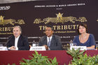 (C) fotodienst/Anna Rauchenberger - Wien 08.09.2009 - Heute fand im Rathaus in Wien die Pressekonferenz zu 'The Tribute In Memory of Michale Jackson' statt. Im Rahmen des Konzertes zu Ehren des am 25. Juni 2009 überraschend verstorbenen Sängers, das am 26. September 2009 vor dem Schloss Schönbrunn vor 65 000 Menschen stattfinden wird, werden zahlreiche internationale Stars Songs  von Michael Jackson interpretieren. FOTO v.l.: Georg Kindel, Veranstalter und Executive Producer von THE TRIBUTE, Jermaine Jackson, Bruder von Michael Jackson, Initiator und Co-Produzent des Tribute Concerts, Renate Brauner, Vizebürgermeisterin Wien.