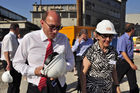 Zur feierlichen Grundsteinlegung für den Neubau auf dem Maag-Areal in Zürich West hatten neben der Swiss Prime Site AG (Investor) und der HRS Real Estate AG (Totalunternehmen)
auch der künftige Mieter, das Wirtschaftsprüfungs- und Beratungsunternehmen Ernst &
Young, eingeladen. Ernst & Young wird das Gebäude als neuen Zürcher Firmensitz nutzen.
