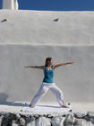 Auf dem Foto zu sehen ist Katharina Rainer-Trawöger, Yoga-Lehrerin aus Wien, in Griechenland im Juni 2009. Diese Asana (gehaltene Stellung), auf Deusch 