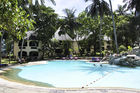 Noch hat es wenige Touristen und Badegäste im Swimmingpool der Severin Sea Lodge in Mombasa