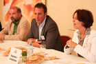 © fotodienst/Katharina Schiffl - Wien 12.08.2009 - Ölz Meisterbäcker: Als Erster ausschließlich Eier aus Bodenhaltung mit Helmut Dungler, Geschäftsführer Vier Pfoten, Bernhard Ölz, Geschäftsführer Ölz Meisterbäcker und Mag. Daniela Kapelari-Langebner, Geschäftsführerin Marketing & Vertrieb - Pressekonferenz mit Helmut Dungler, Geschäftsführer Vier Pfoten, Bernhard Ölz, Geschäftsführer Ölz Meisterbäcker und Mag. Daniela Kapelari-Langebner, Geschäftsführerin Marketing & Vertrieb