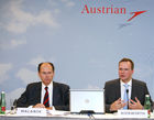 (C) fotodienst/Anna Rauchenberger - Wien 04.08.2009 - Die AUA (Austrian Airlines) präsentierten heute im Hotel Hilton die Ergebnisse des 1. Halbjahres 2009. Die Krise in der internationalen Luftfahrtindustrie hat sich im zweiten Quartal 2009 weiter verschärft. Dies spiegelt sich auch in den Ergebniszahlen der Austrian Airlines Group wieder. Austrian Airlines haben im ersten Halbjahr ein Periodenergebnis von minus 166,6 Millionen Euro erzielt. FOTO v.l.: Dr. Peter Malanik, Dr. Andreas Bierwirth, beide COO der Austrian Airlines