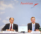 (C) fotodienst/Anna Rauchenberger - Wien 04.08.2009 - Die AUA (Austrian Airlines) präsentierten heute im Hotel Hilton die Ergebnisse des 1. Halbjahres 2009. Die Krise in der internationalen Luftfahrtindustrie hat sich im zweiten Quartal 2009 weiter verschärft. Dies spiegelt sich auch in den Ergebniszahlen der Austrian Airlines Group wieder. Austrian Airlines haben im ersten Halbjahr ein Periodenergebnis von minus 166,6 Millionen Euro erzielt. FOTO v.l.: Dr. Peter Malanik, Dr. Andreas Bierwirth, beide COO der Austrian Airlines