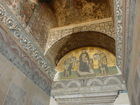 Die Hagia Sophia, der Kirchenpalast des byzantinischen Kaisers, ist heute ein viel besuchtes Museum. Seit der Rückwidmung durch Atatürk 1938 wird es renoviert. Bild: Ausgang mit freigelegten Mosaiken. © Fotodienst / Wilfried Seywald