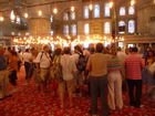 Tausende Besucher kommen täglich in die Blaue Moschee, einem der bedeutendsten Bauwerke der Osmanen in Istanbul. Der Eintritt ist frei. © Fotodienst / Wilfried Seywald