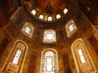 Die Hagia Sophia, der Kirchenpalast des byzantinischen Kaisers, ist heute ein viel besuchtes Museum. Seit der Rückwidmung durch Atatürk 1938 wird es renoviert. Bild: Altarraum im Parterre. © Fotodienst / Wilfried Seywald