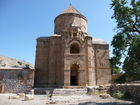 Die osttürkische Region rund um den Van-See soll mit massiven Investitionen in die touristische Infrastruktur fit für die Zukunft gemacht werden. Im Bild: Die Heiligenkreuz-Kirche aus dem 10. Jahrhundert auf der Van-See Insel Akdamar mit herrlichen Steinreliefs an der Außenfassade und byzantinischen Fresken im Innenschiff.