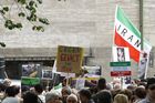 Berlin,den 05.07.2009
Demonstration gegen die Wahlen im Iran
Foto: Teilnehmer einer Demonstration gegen das Regime,
den Ausgang der Wahlen und die damit verbundenen Menschenrechtsverletzungen im Iran. |
Berlin, 05.07.2009 
Demonstration against the elections in Iran 
Photo: Participants in a demonstration against the regime, 
the outcome of the elections and the associated human rights violations in Iran.
Copyright by: GMC Photopress, CH-8032 ZUERICH, Postfach 1676, Gerd Mueller, Tel.: 0041 44 383 93 64, Fax.: 0041 44 383 93 66, Mail.: gmc@gmc.ch, 