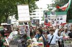 Berlin,den 05.07.2009
Demonstration gegen die Wahlen im Iran
Foto: Teilnehmer einer Demonstration gegen das Regime,
den Ausgang der Wahlen und die damit verbundenen Menschenrechtsverletzungen im Iran. |
Berlin, 05.07.2009 
Demonstration against the elections in Iran 
Photo: Participants in a demonstration against the regime, 
the outcome of the elections and the associated human rights violations in Iran.
Copyright by: GMC Photopress, CH-8032 ZUERICH, Postfach 1676, Gerd Mueller, Tel.: 0041 44 383 93 64, Fax.: 0041 44 383 93 66, Mail.: gmc@gmc.ch