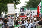 Berlin,den 05.07.2009
Demonstration gegen die Wahlen im Iran
Foto: Teilnehmer einer Demonstration gegen das Regime,
den Ausgang der Wahlen und die damit verbundenen Menschenrechtsverletzungen im Iran. |
Berlin, 05.07.2009 
Demonstration against the elections in Iran 
Photo: Participants in a demonstration against the regime, 
the outcome of the elections and the associated human rights violations in Iran.
Copyright by: GMC Photopress, CH-8032 ZUERICH, Postfach 1676, Gerd Mueller, Tel.: 0041 44 383 93 64, Fax.: 0041 44 383 93 66, Mail.: gmc@gmc.ch