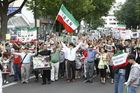 Berlin,den 05.07.2009
Demonstration gegen die Wahlen im Iran
Foto: Teilnehmer einer Demonstration gegen das Regime,
den Ausgang der Wahlen und die damit verbundenen Menschenrechtsverletzungen im Iran. |
Berlin, 05.07.2009 
Demonstration against the elections in Iran 
Photo: Participants in a demonstration against the regime, 
the outcome of the elections and the associated human rights violations in Iran.
Copyright by: GMC Photopress, CH-8032 ZUERICH, Postfach 1676, Gerd Mueller, Tel.: 0041 44 383 93 64, Fax.: 0041 44 383 93 66, Mail.: gmc@gmc.ch