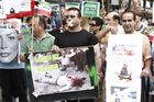 Berlin,den 05.07.2009
Demonstration gegen die Wahlen im Iran
Foto: Teilnehmer einer Demonstration gegen das Regime,
den Ausgang der Wahlen und die damit verbundenen Menschenrechtsverletzungen im Iran. |
Berlin, 05.07.2009 
Demonstration against the elections in Iran 
Photo: Participants in a demonstration against the regime, 
the outcome of the elections and the associated human rights violations in Iran.
Copyright by: GMC Photopress, CH-8032 ZUERICH, Postfach 1676, Gerd Mueller, Tel.: 0041 44 383 93 64, Fax.: 0041 44 383 93 66, Mail.: gmc@gmc.ch