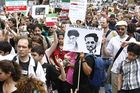 Berlin,den 05.07.2009
Demonstration gegen die Wahlen im Iran
Foto: Teilnehmer einer Demonstration gegen das Regime,
den Ausgang der Wahlen und die damit verbundenen Menschenrechtsverletzungen im Iran. |
Berlin, 05.07.2009 
Demonstration against the elections in Iran 
Photo: Participants in a demonstration against the regime, 
the outcome of the elections and the associated human rights violations in Iran.
Copyright by: GMC Photopress, CH-8032 ZUERICH, Postfach 1676, Gerd Mueller, Tel.: 0041 44 383 93 64, Fax.: 0041 44 383 93 66, Mail.: gmc@gmc.ch