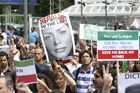 Berlin,den 05.07.2009
Demonstration gegen die Wahlen im Iran
Foto: Teilnehmer einer Demonstration gegen das Regime,
den Ausgang der Wahlen und die damit verbundenen Menschenrechtsverletzungen im Iran. |
Berlin, 05.07.2009 
Demonstration against the elections in Iran 
Photo: Participants in a demonstration against the regime, 
the outcome of the elections and the associated human rights violations in Iran.
Copyright by: GMC Photopress, CH-8032 ZUERICH, Postfach 1676, Gerd Mueller, Tel.: 0041 44 383 93 64, Fax.: 0041 44 383 93 66, Mail.: gmc@gmc.ch