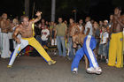 Faszinierte die Zuschauer: Die Capoeira-Kampfsport-Darbietung am 15. Caliente-Festival in Zürich. Facinated the audience: the Brasilian Capoeira fighters showing their talent at the 15th Caliente-Festival in Zürich