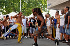 Die Capoeira-Kampfsport-Darbietung am 15. Caliente-Festival in Zürich faszinierte die Zuschauer. The Brasilian Capoeira fighters facinated the audience at the 15th Caliente-Festival in Zürich