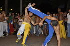 Höchstes Geschick und Präzision erfordern die tänzerischen Bewegungsabläufe der brasilianischen Capoeira-Kampfsportler, die ihr Können am 15. Caliente-Festival in Zürich zeigten