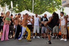 Die Capoeira-Kampfsport-Darbietung am 15. Caliente-Festival in Zürich faszinierte die Zuschauer. The Brasilian Capoeira fighters facinated the audience at the 15th Caliente-Festival in Zürich