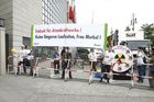 Berlin,den 28.06.2009_Konrad-Adenauer-Haus
Foto: Demonstration von Greenpeace-Aktivisten fuer den
Atomausstieg vor der Parteizentrale der CDU in Berlin,
anlaesslich einer gemeinsamen Pressekonferenz von CDU und CSU zum Regierungsprogramm 2009-2013. |
Berlin, 28.06.2009_Konrad-Adenauer-Haus 
Photo: demonstration by Greenpeace activists for the 
Nuclear phase-out before the party headquarters of the CDU in Berlin, 
at a joint press conference of the CDU and CSU to the Government Program 2009-2013.
Copyright by: GMC Photopress, CH-8032 ZUERICH, Postfach 1676, Gerd Mueller, Tel.: 0041 44 383 93 64, Fax.: 0041 44 383 93 66, Mail.: gmc@gmc.ch