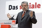 Berlin, den 14.04.2008
Foto: Kurt Beck, Vorsitzender der SPD und Ministerpraesident von Rheinland-Pfalz, auf einer Pressekonferenz im Willy-Brandt-Haus in Berlin.
Copyright by: Reiner Zensen