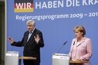 Berlin,den 28.06.2009_Konrad-Adenauer-Haus
Foto: Bundeskanzlerin Angela Merkel, CDU und der bayerische Ministerpraesident Horst Seehofer, CSU, auf einer gemeinsamen Pressekonferenz von CDU und CSU zum Regierungsprogramm 2009-2013 in der CDU-Parteizentrale in Berlin. |
Berlin, 28.06.2009_Konrad-Adenauer-Haus 