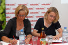 (c) Fotodienst.at - Martin Buchhas | Eckes Granini Charity Awarad für die Volkshilfe-Beratungsstelle FAIR, v.l: Ursula Puchebner (Vizebürgermeisterin der Stadt Amstetten), NR Ulrike Königsberger-Ludwig(Vorsitzende Volkshilfe Amstetten Stadt)