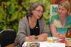 (c) Fotodienst.at - Martin Buchhas | Eckes Granini Charity Awarad für die Volkshilfe-Beratungsstelle FAIR, v.l; Mag. Verena Fabris (Leitung FAIR), Mag. Karin Scheele (Landesrätin für Gesundheid und Soziale Verwaltung)