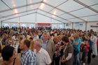 (c)fotodienst / Christopher Ohmeyer Lang Enzersdorf 28.5.2009

Quester lud seine Kunden zum Spargelfest in die Filiale Langenzersdorf. Etwa 900 Leute fanden sich im großen Festzelt vor der Filiale ein.  