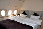 Im 7. Himmel oder auf Wolke 7: Das Schlafgemach des Airbus Business Jet,  der 19 Passagieren und Geschäftsreisenden viel Platz und Komfort an Bord bietet. The sleeping room of the Airbus business jet, which is offering 19 passengers or business-people a lot of space, comfort and luxury on Board