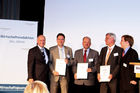 c)fotodienst/Andrea Ganshorn - Frankfurt am Main, 05.05.2009 - Preisverleihung für 'Deutschlands beste Wirtschaftsredaktionen' und 'Deutschlands beste Unternehmenssprecher' durch das Branchenmagazin 'Wirtschaftsjournalist', FOTO: v.l.n.r. Reinhard Fröhlich (Geschäftsinhaber DELTA Communications), Tim Bartz (FTD), Claus Döring (Börsen-Zeitung), Robert Landgraf (Büroleiter 
Handelsblatt Frankfurt), Markus Wiegand (Chefredakteur 'Wirtschaftsjournalist')