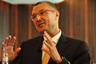 Jean Christophe Babin, Präsident und CEO von Tag Heuer spricht als Referent am 1. Luxuskongress im Dolder in Zürich über die Auswege aus der globalen Finanzkrise. Hublot CEO and President of the Swiss Watchmaker talks at the first luxury congress in Switzerland about the crises and how the problems can be solved.