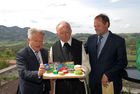 LH Josef Pühringer, GF Pater Alfred Strigl, LR Josef Stockinger:
OÖ-Landesausstellung im Stift Schlierbach: 'Mahlzeit!'