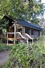 Die Forest Tree Lodge bei Maun in der Kalahari                 