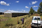 Eine von vier vom Rot Kreuz (Red Cross Kenya) wieder  aufgebaute Schule in Eldoret im Rift Valley, wo nach den politischen Unruhen über 300'000 flohen und noch immer 100'000 Personen in Flüchtlingscapms leben.