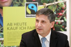 (C)fotodienst/Anna Rauchenberger -  Wien, am 20.04.2009 - FAIRTRADE Jahresbilanz-Pressekonferenz im Hotel Stefanie: Trotz der Wirtschaftskrise entwickelt sich FAIRTRADE erfreulich. FOTO: Dr. Michael Spindelegger, Bundesminister für europäische und internationale Angelegenheiten 