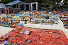 Die Souvenier-Verkäufer in Mombasa warten sehnsüchtig auf die Rückkehr der Touristen. 